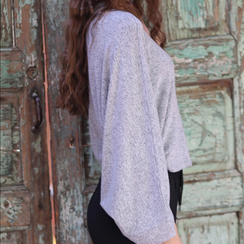 LUXURIOUSLY SOFT RAGLAN SLEEVE TOP - Picture 10 of 10